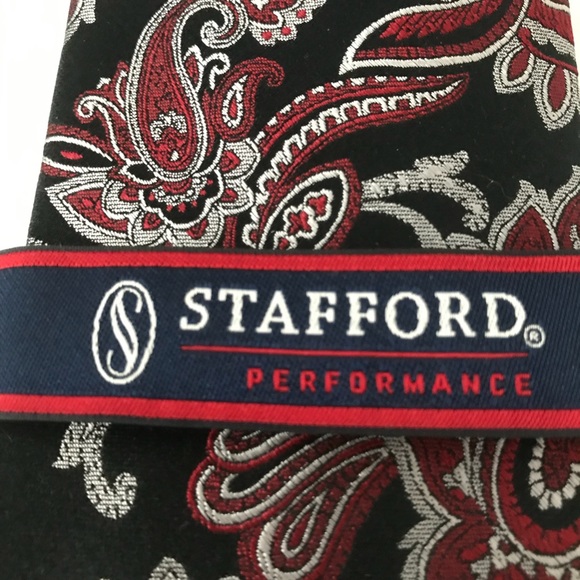 Silk Tie NWT Scotchguard Stain Resistant Red Black Silver Paisley Tie - Picture 3 of 12